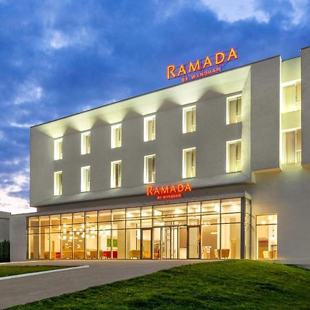 فندق Ramada By Wyndham Târgu Jiu المظهر الخارجي الصورة