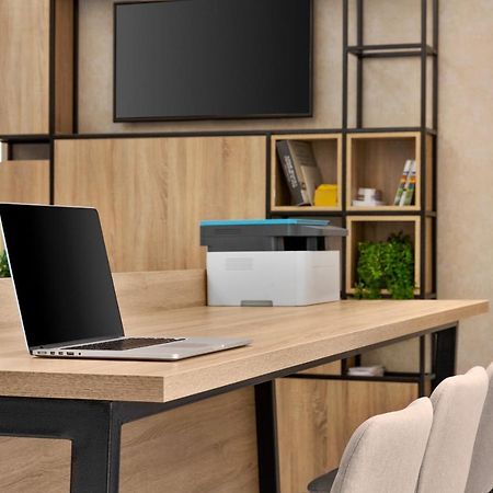 فندق Ramada By Wyndham Târgu Jiu المظهر الخارجي الصورة