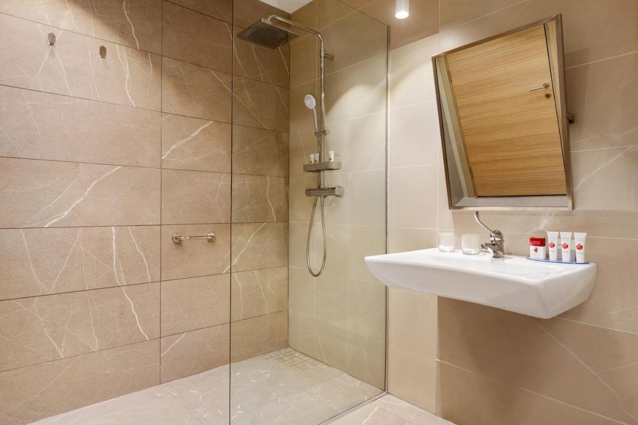 فندق Ramada By Wyndham Târgu Jiu المظهر الخارجي الصورة
