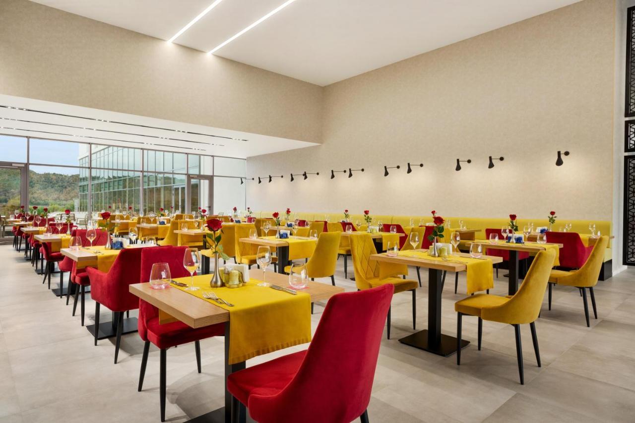 فندق Ramada By Wyndham Târgu Jiu المظهر الخارجي الصورة