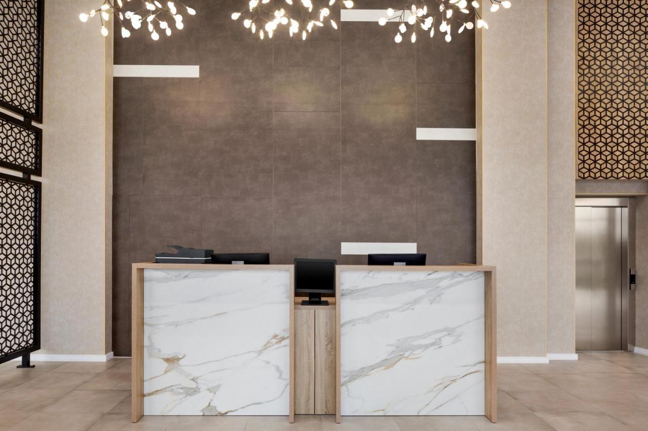 فندق Ramada By Wyndham Târgu Jiu المظهر الخارجي الصورة