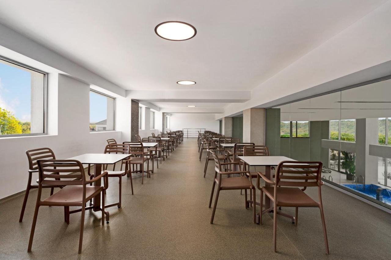 فندق Ramada By Wyndham Târgu Jiu المظهر الخارجي الصورة