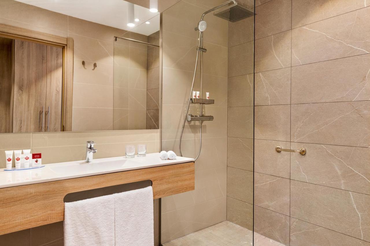 فندق Ramada By Wyndham Târgu Jiu المظهر الخارجي الصورة