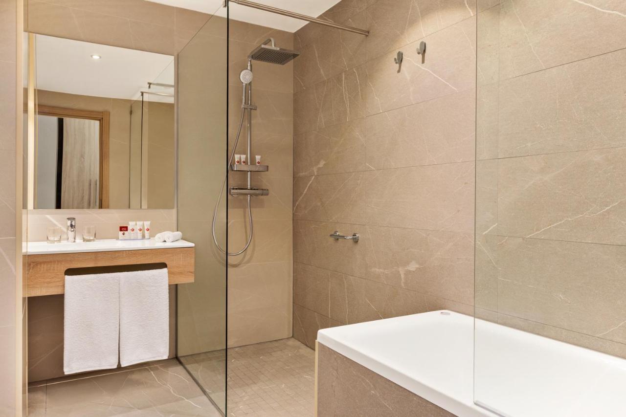 فندق Ramada By Wyndham Târgu Jiu المظهر الخارجي الصورة