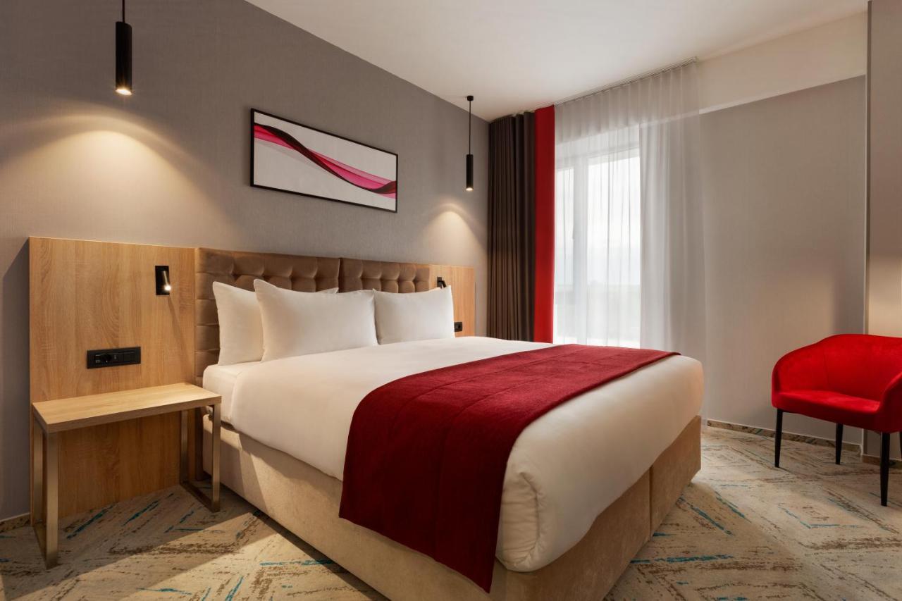 فندق Ramada By Wyndham Târgu Jiu المظهر الخارجي الصورة