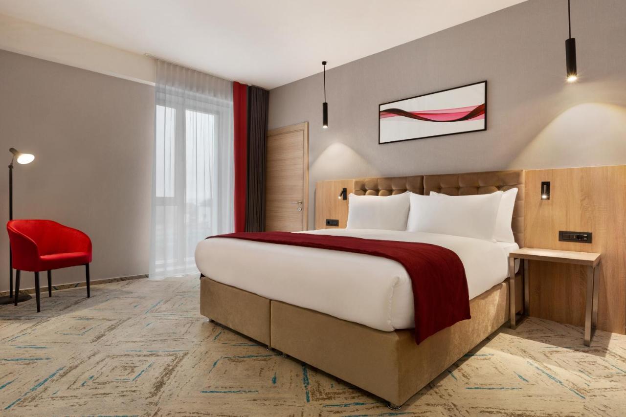 فندق Ramada By Wyndham Târgu Jiu المظهر الخارجي الصورة