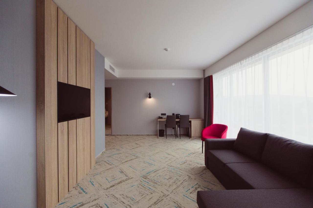 فندق Ramada By Wyndham Târgu Jiu المظهر الخارجي الصورة