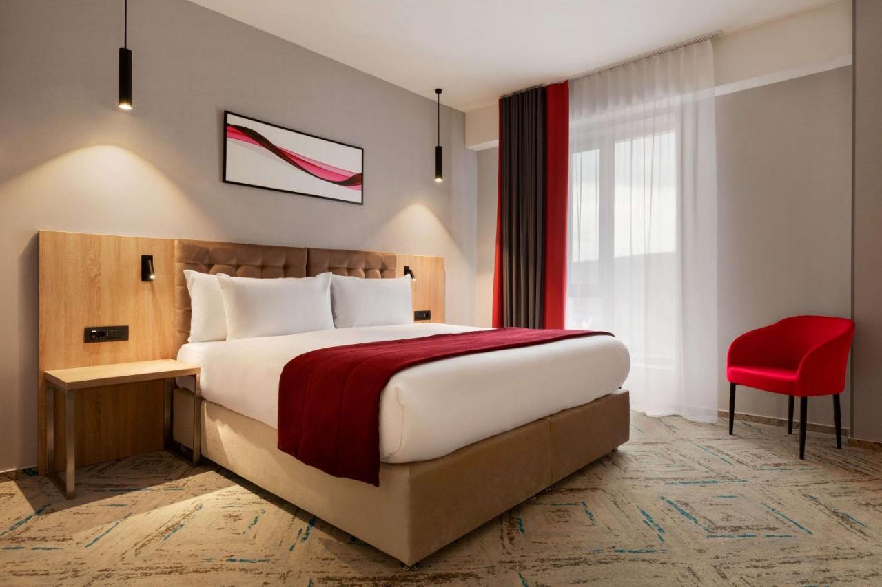 فندق Ramada By Wyndham Târgu Jiu المظهر الخارجي الصورة