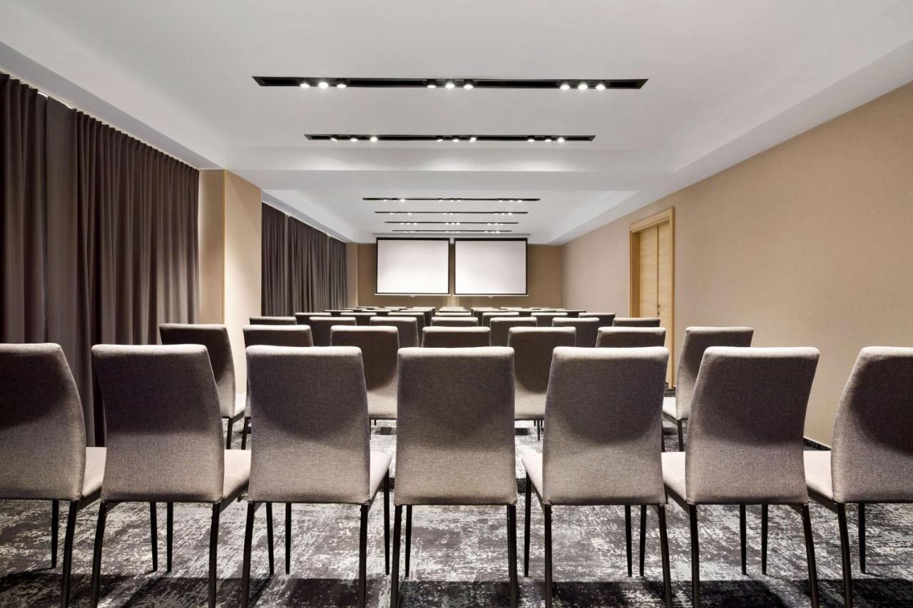 فندق Ramada By Wyndham Târgu Jiu المظهر الخارجي الصورة