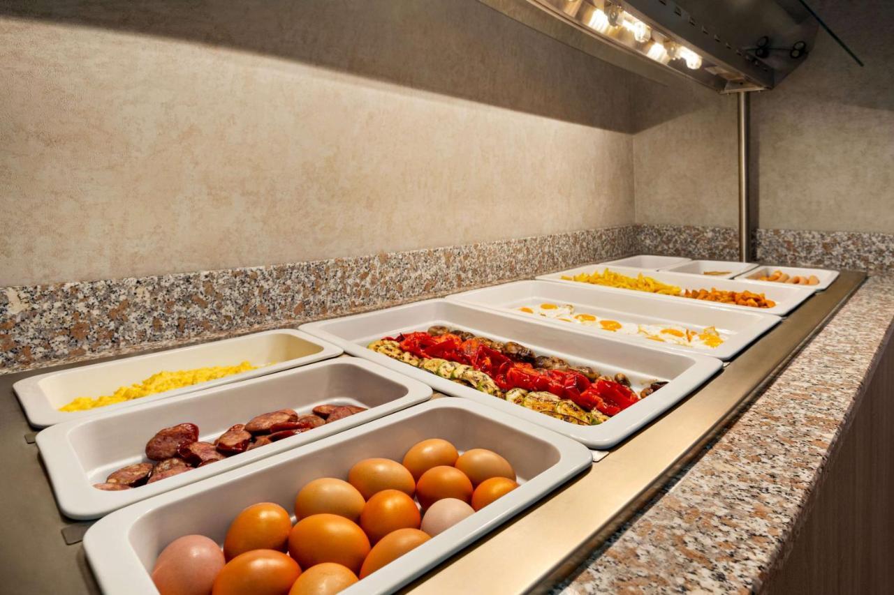 فندق Ramada By Wyndham Târgu Jiu المظهر الخارجي الصورة