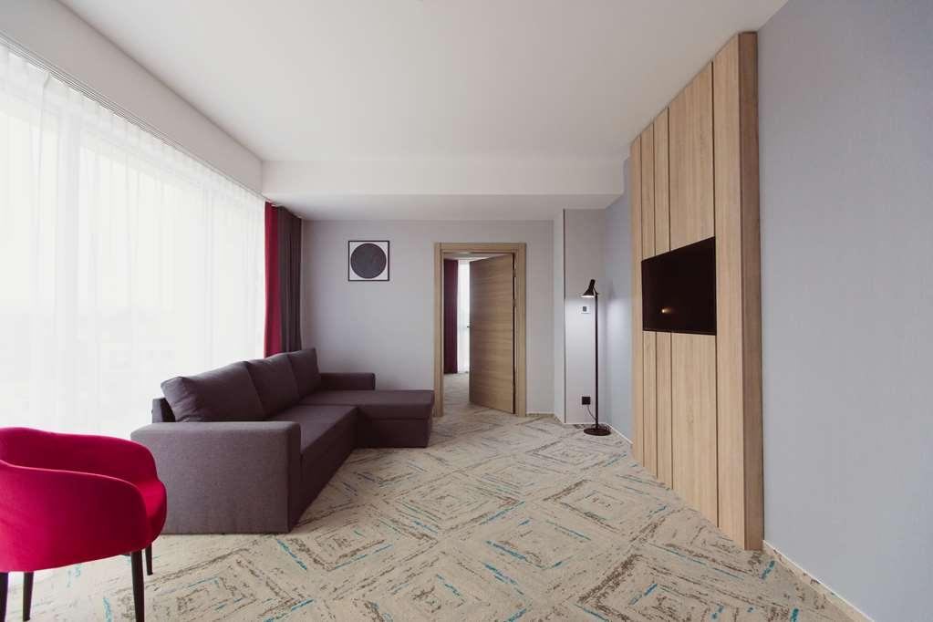 فندق Ramada By Wyndham Târgu Jiu الغرفة الصورة
